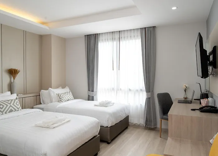 Hotel The Riski At Bangphlat Station Sha