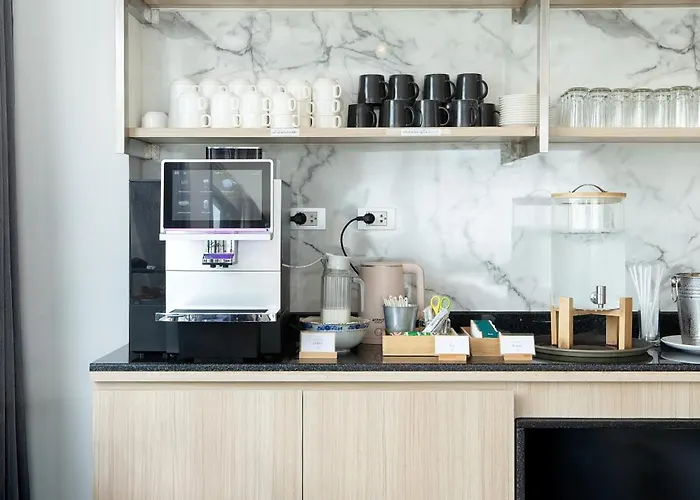 Hotel The Riski At Bangphlat Station Sha 3*