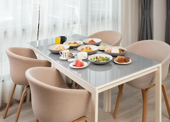 Hotel The Riski At Bangphlat Station Sha 3*