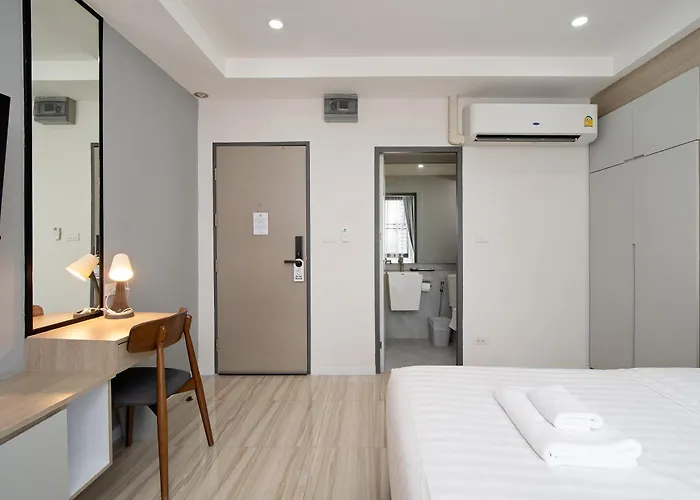 The Riski At Bangphlat Station Sha Hotel Bangkok