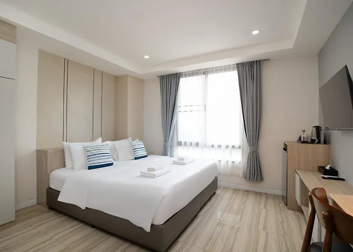 Hotel The Riski At Bangphlat Station Sha Bangkok