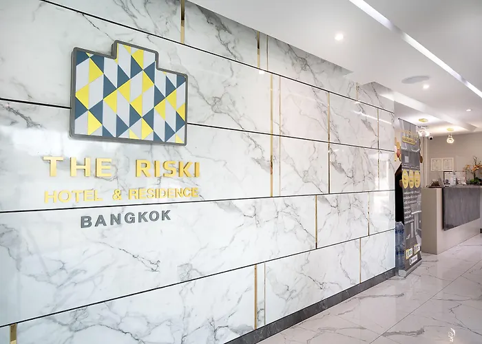 Hotel The Riski At Bangphlat Station Sha Bangkok