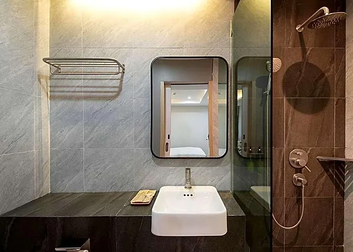 The Riski At Bangphlat Station Sha Hotel Bangkok