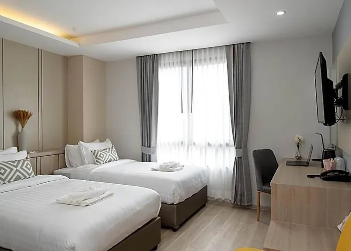 Hotel The Riski At Bangphlat Station Sha Bangkok