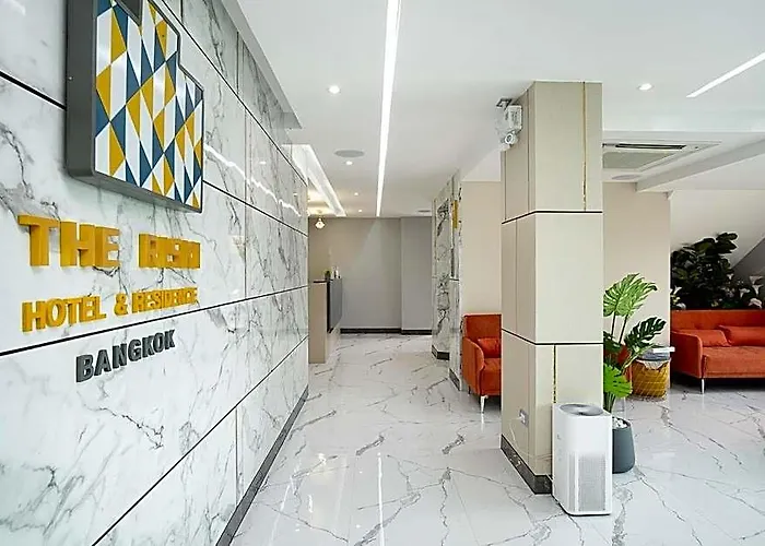 Hotel The Riski At Bangphlat Station Sha