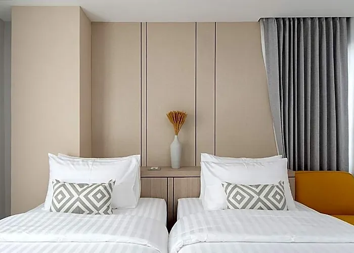 Hotel The Riski At Bangphlat Station Sha Bangkok