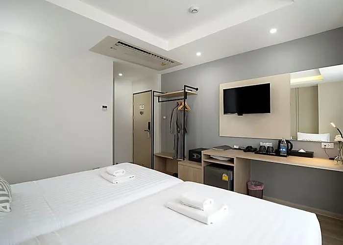 Hotel The Riski At Bangphlat Station Sha Bangkok